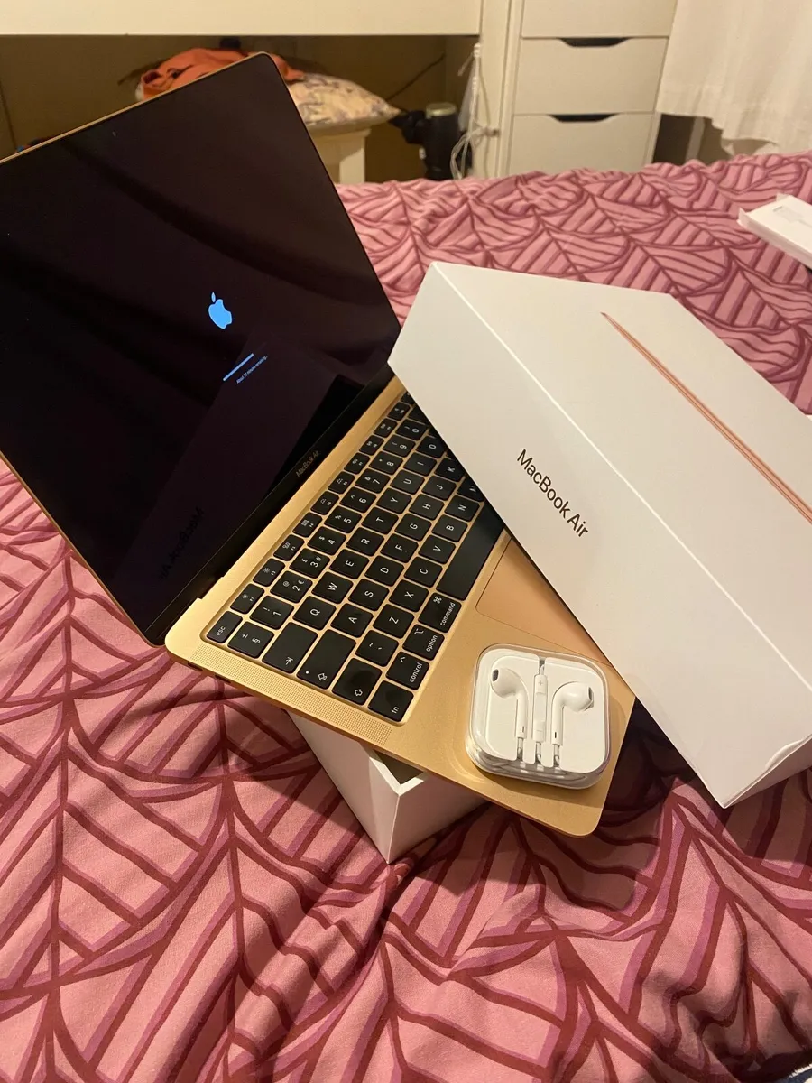 MacBook Air 13.3  - 256GB Rose Gold - Image 2