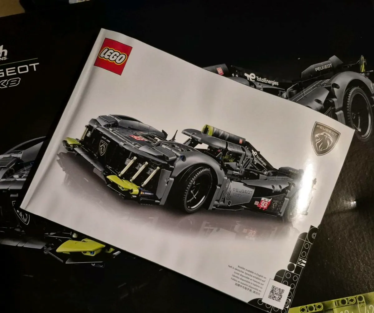 Lego Technic Peugeot 9X8 24H Le Mans - Image 2