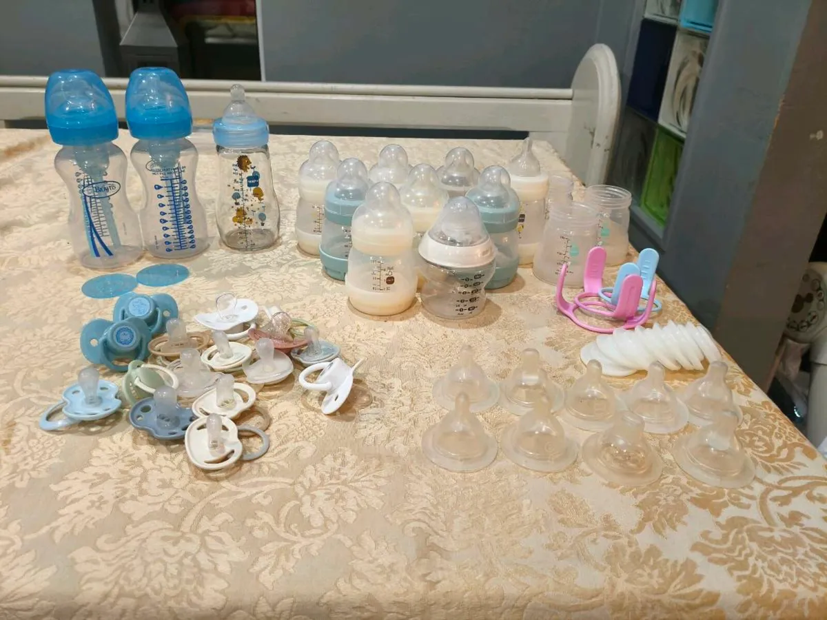 Selection of baby bottles - Image 1