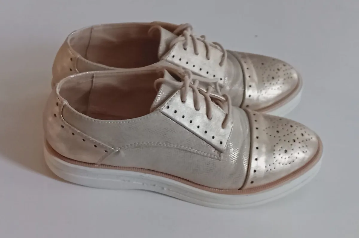 Ladies Shoes 5/38 - Image 1