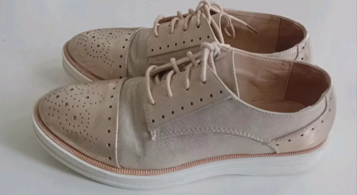 Ladies Shoes 5/38 - Image 2