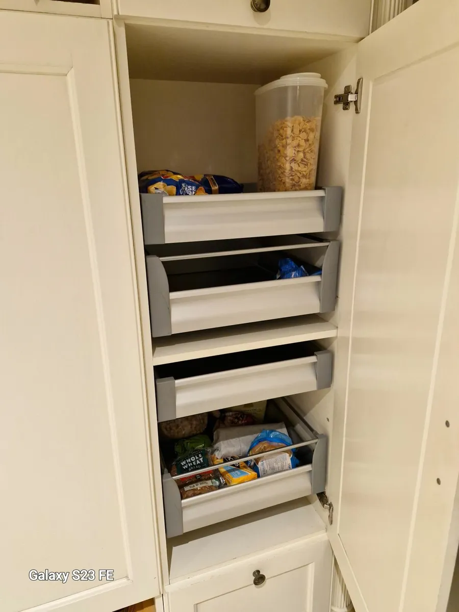 Kitchen cabinet with wine rack - Image 3