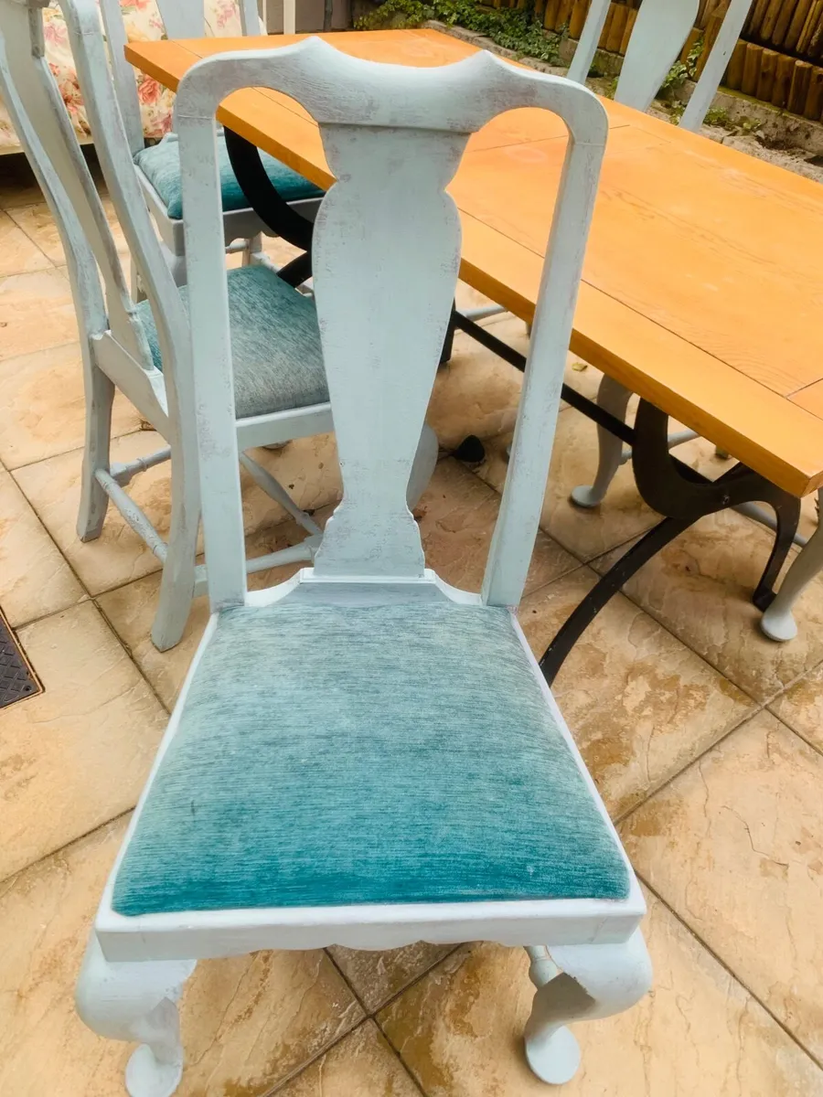 Table & Chairs - Image 4
