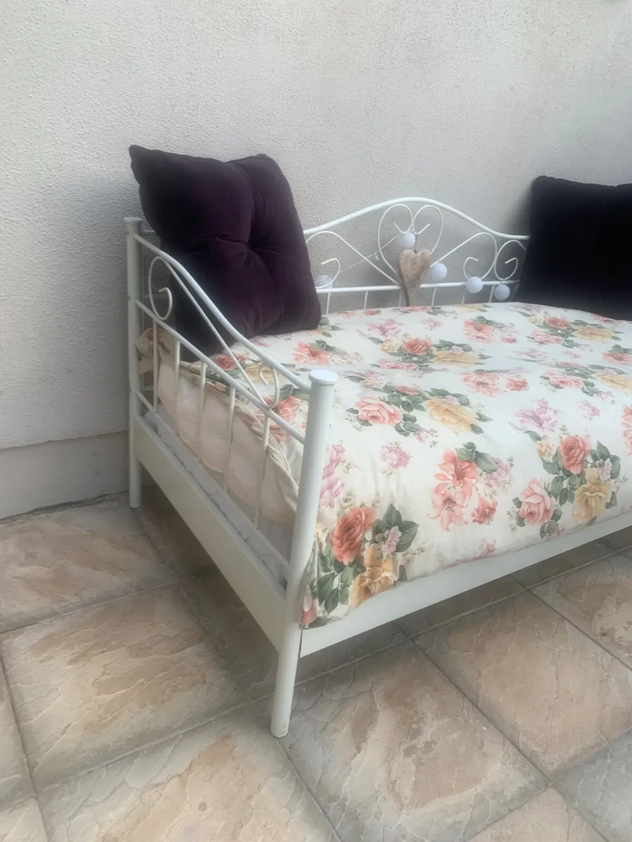 Day Bed - Image 2