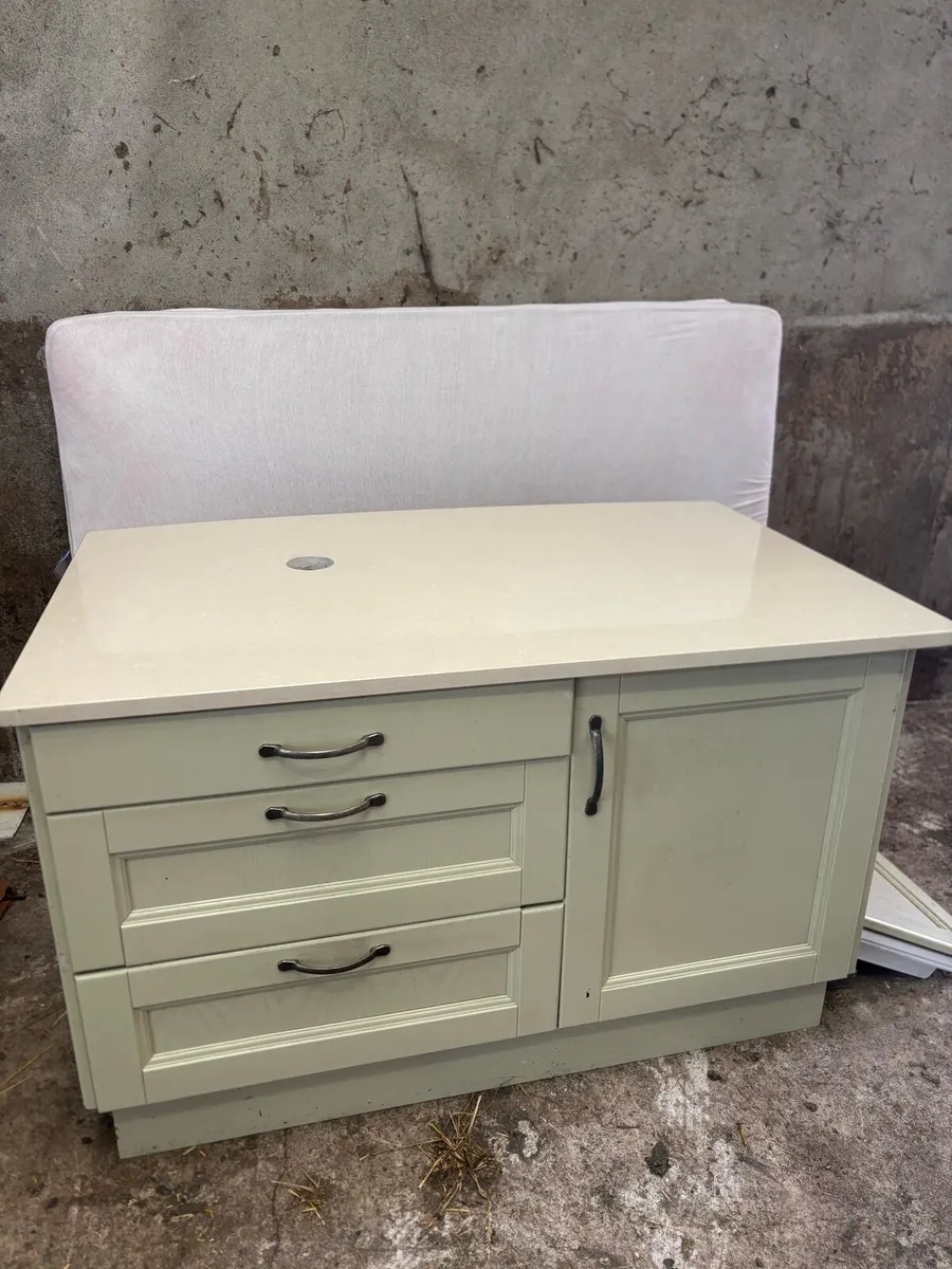 Kitchen island - Image 4