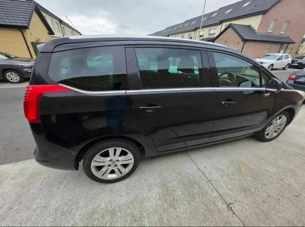 Peugeot 5008 2011 - Image 3