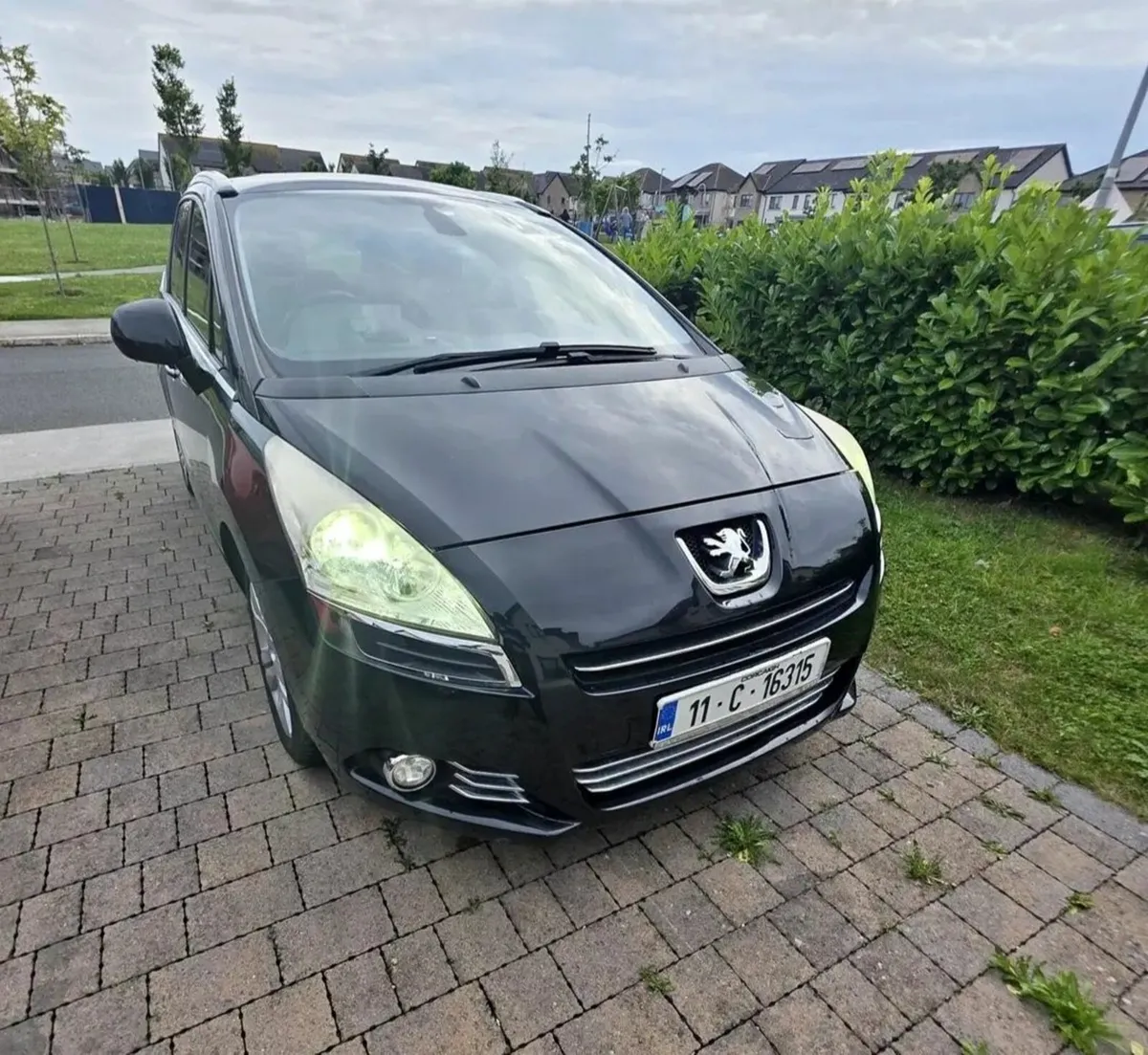 Peugeot 5008 2011 - Image 1