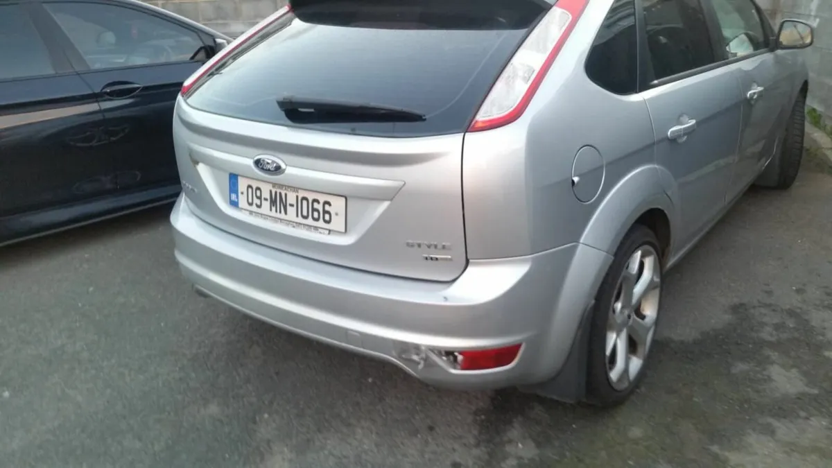 Ford Focus 2009 - Image 2