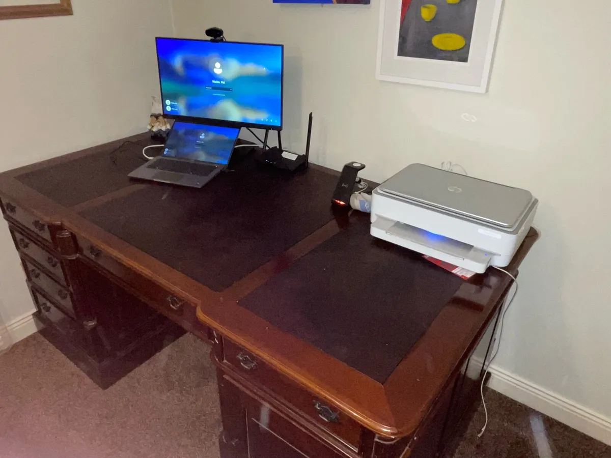 Partners Desk - Image 1