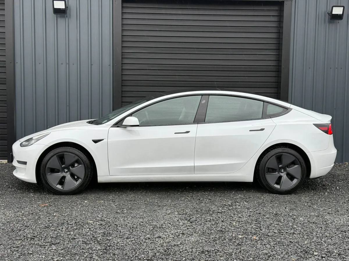 211 Tesla Model 3 Standard Plus - Image 3