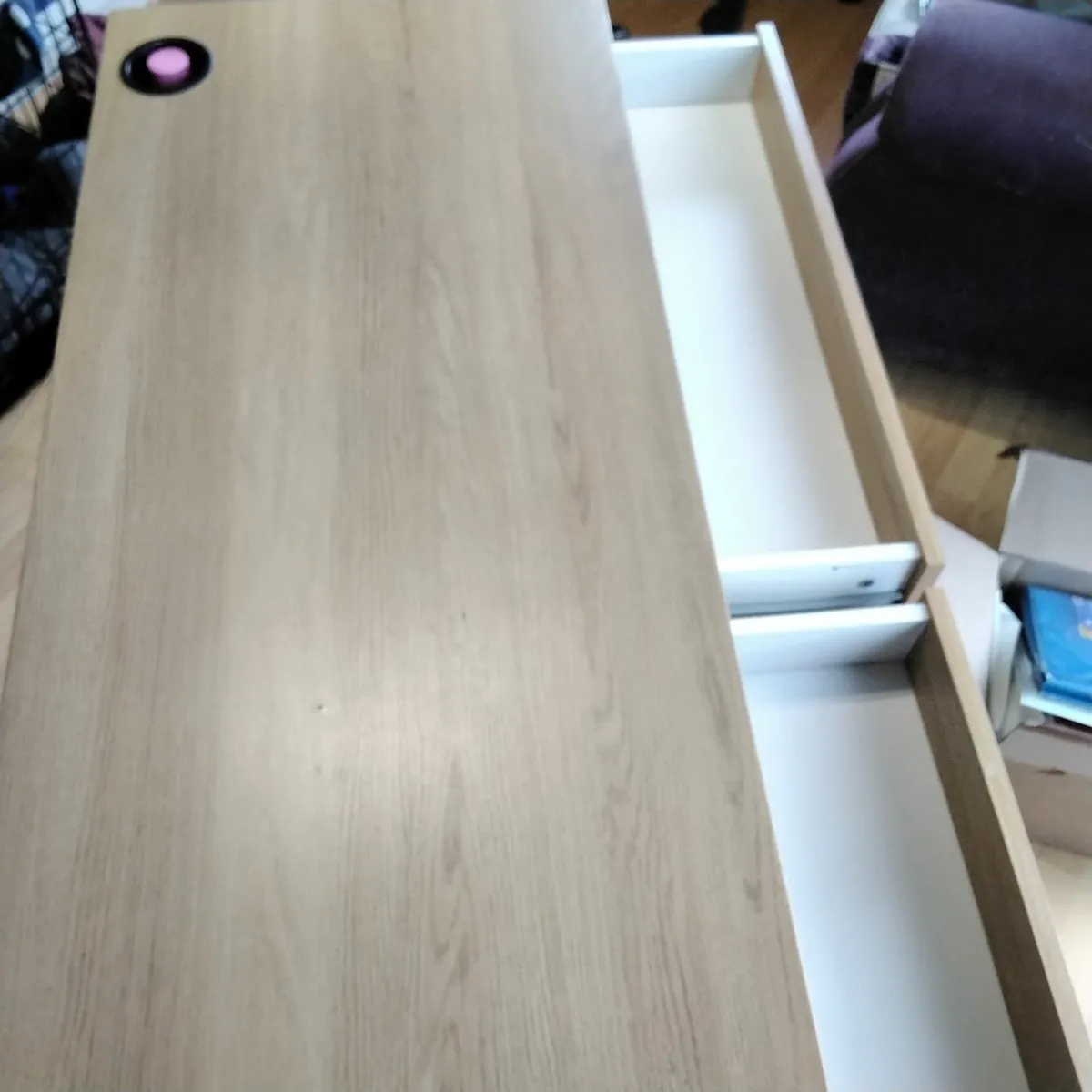 study table - Image 1