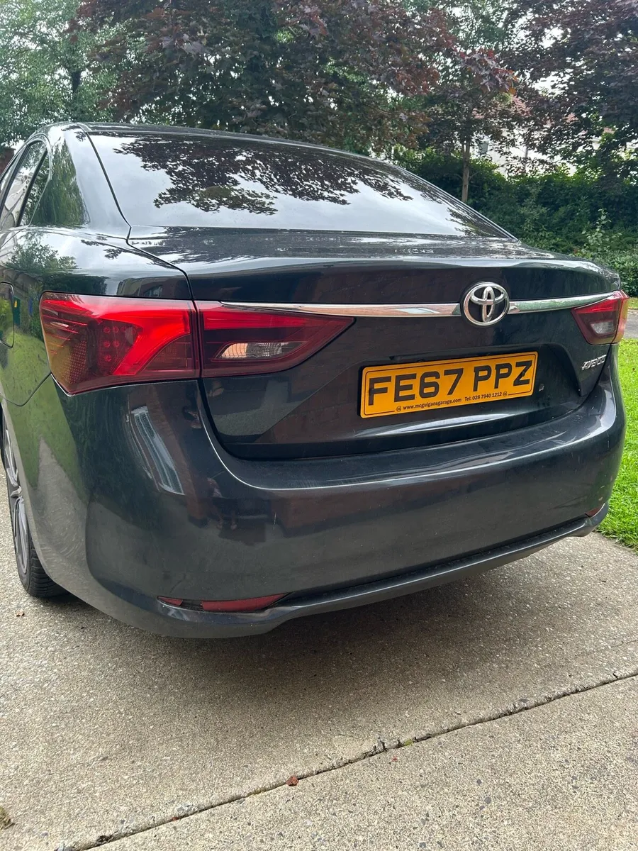 Toyota Avensis 2.0 D-4D Design Euro 6 (s/s) 4dr - Image 2