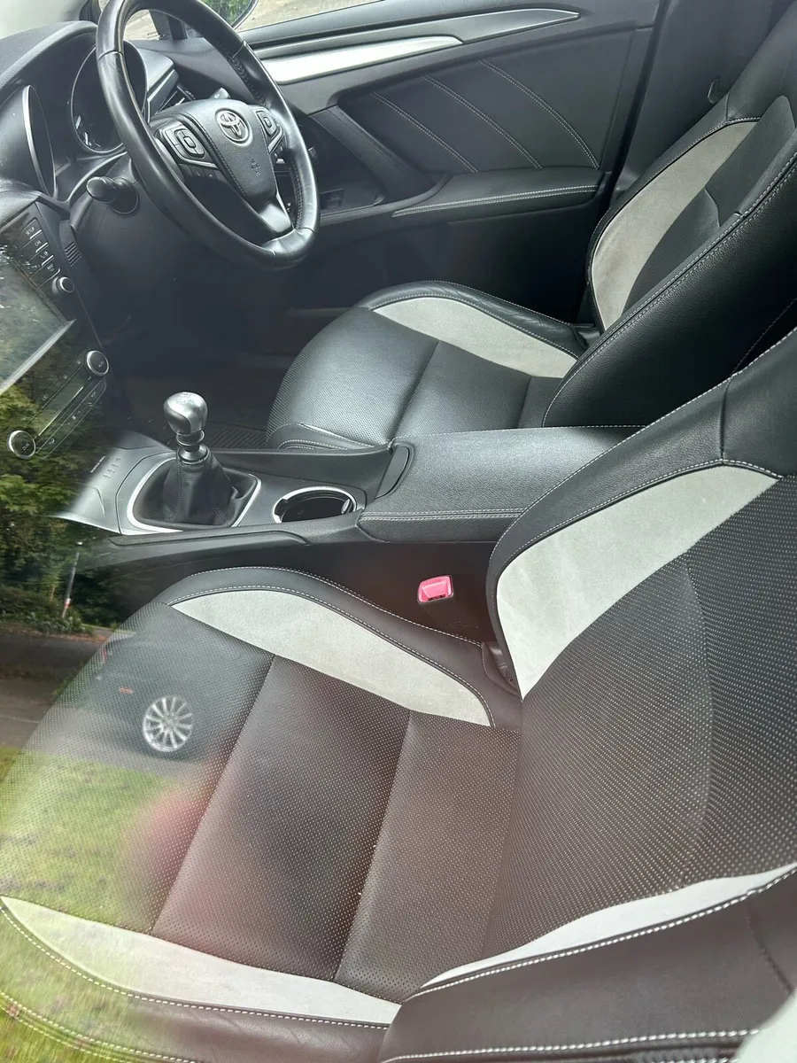 Toyota Avensis 2.0 D-4D Design Euro 6 (s/s) 4dr - Image 3