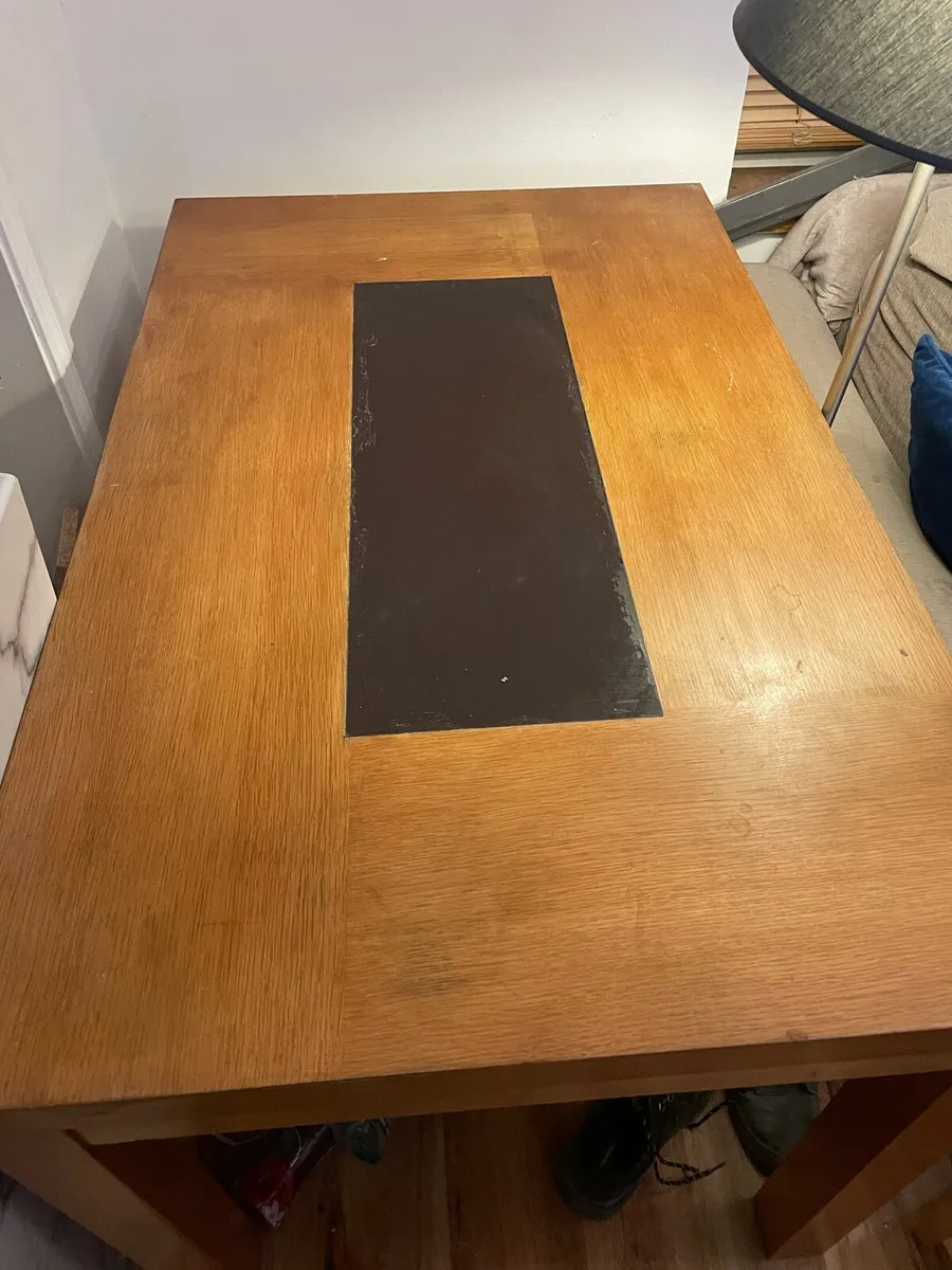 Table and chairs - Image 1
