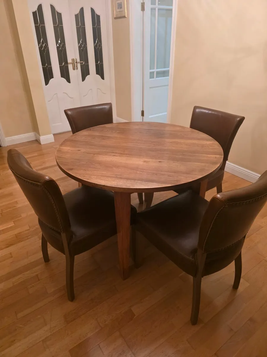 Round Oak Dining Table and 4 Leather Chairs - Image 1