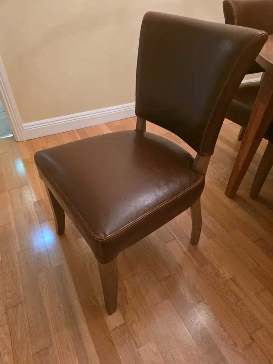 Round Oak Dining Table and 4 Leather Chairs - Image 3