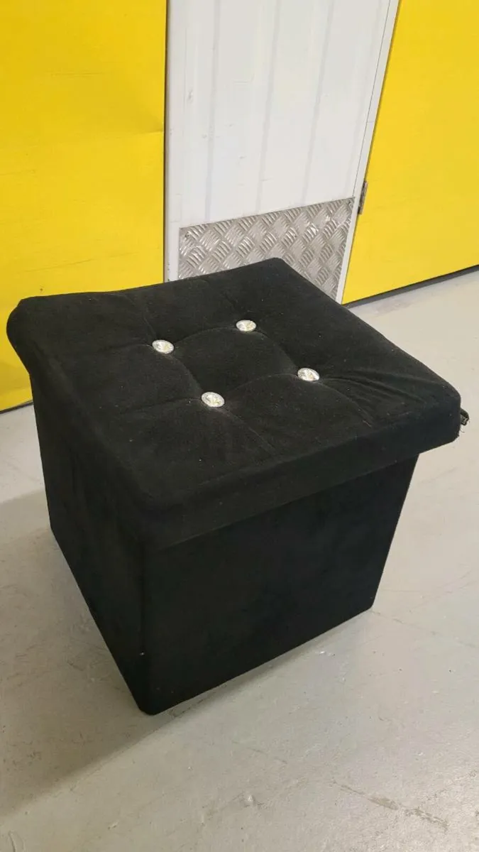 Black seat - ottoman - Image 1