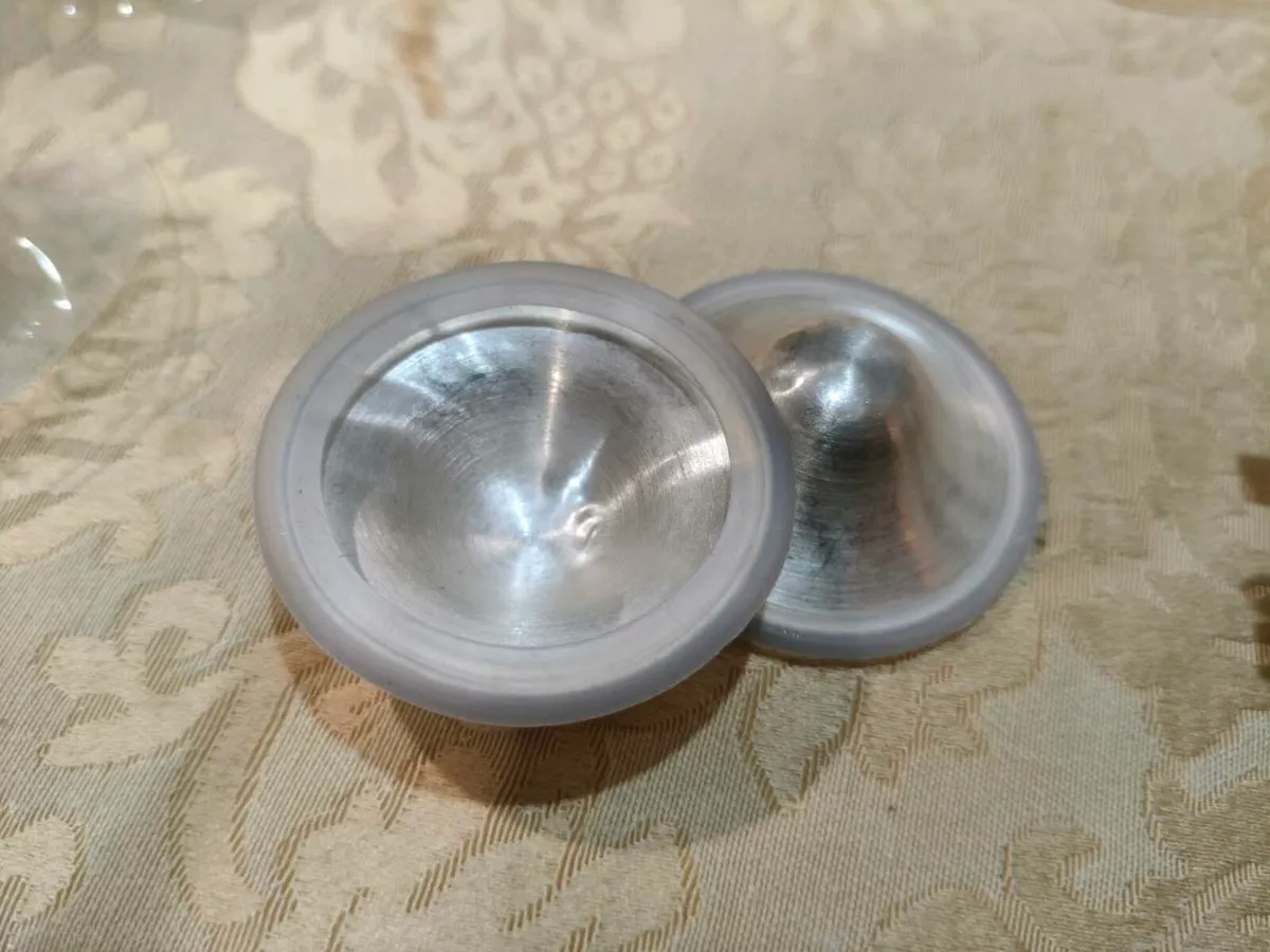 Medela Swing Maxi breast pump and attachments - Image 3
