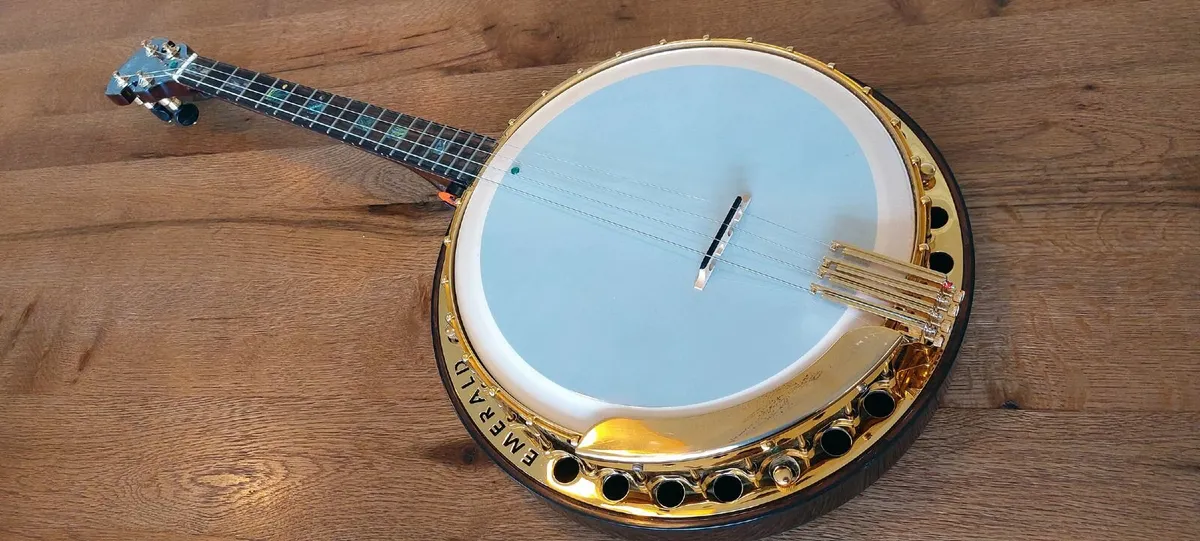 Emerald Ultrasound Rosewood shortscale tenor banjo - Image 1