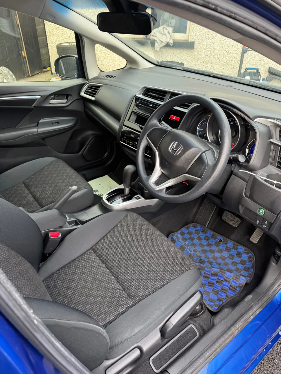 2015 HONDA FIT 1.3 auto - Image 4