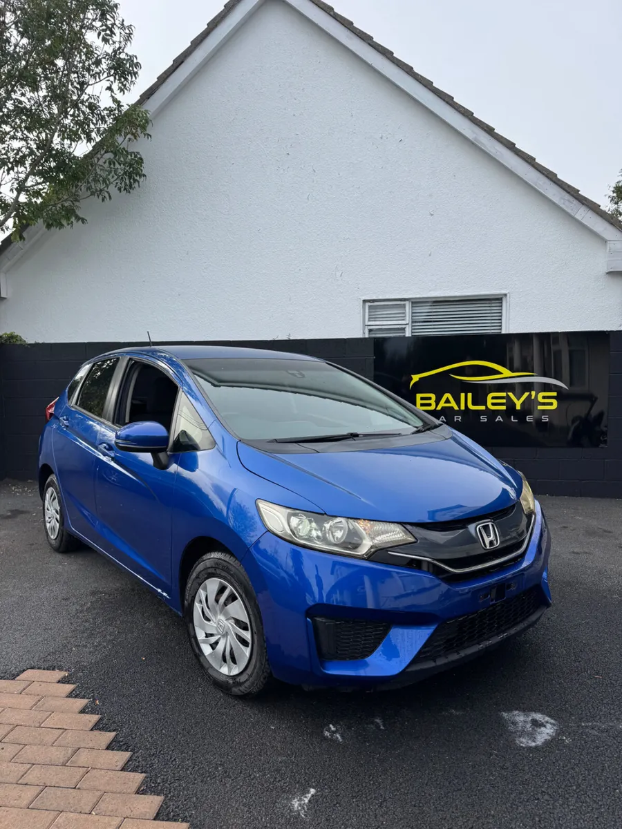 2015 HONDA FIT 1.3 auto - Image 1