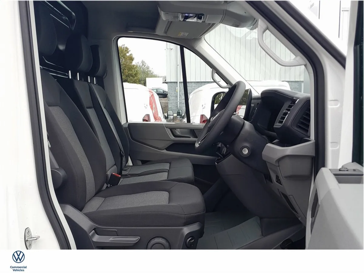 Volkswagen Crafter 30 MWB 140HP M6F - Image 3