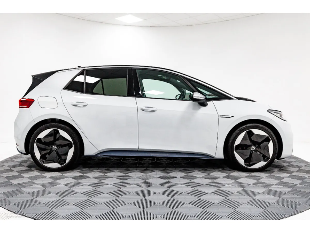 Volkswagen ID.3 PRO 1ST Plus 58 kWh Auto 200HP - Image 1