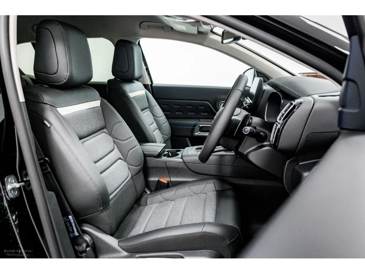 Citroen C5 Aircross PLUS PACK 1.5 Diesel Auto 130H - Image 3