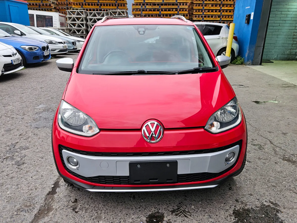 2015 Volkswagen Cross Up /Automatic 1.0 - Image 3