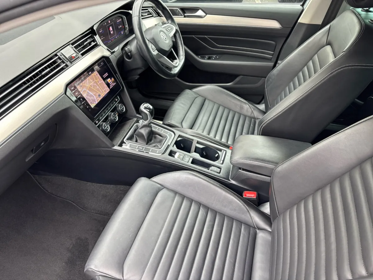Volkswagen Passat ELEGANCE 2.0 TDI MANUAL 6SPEED F - Image 3