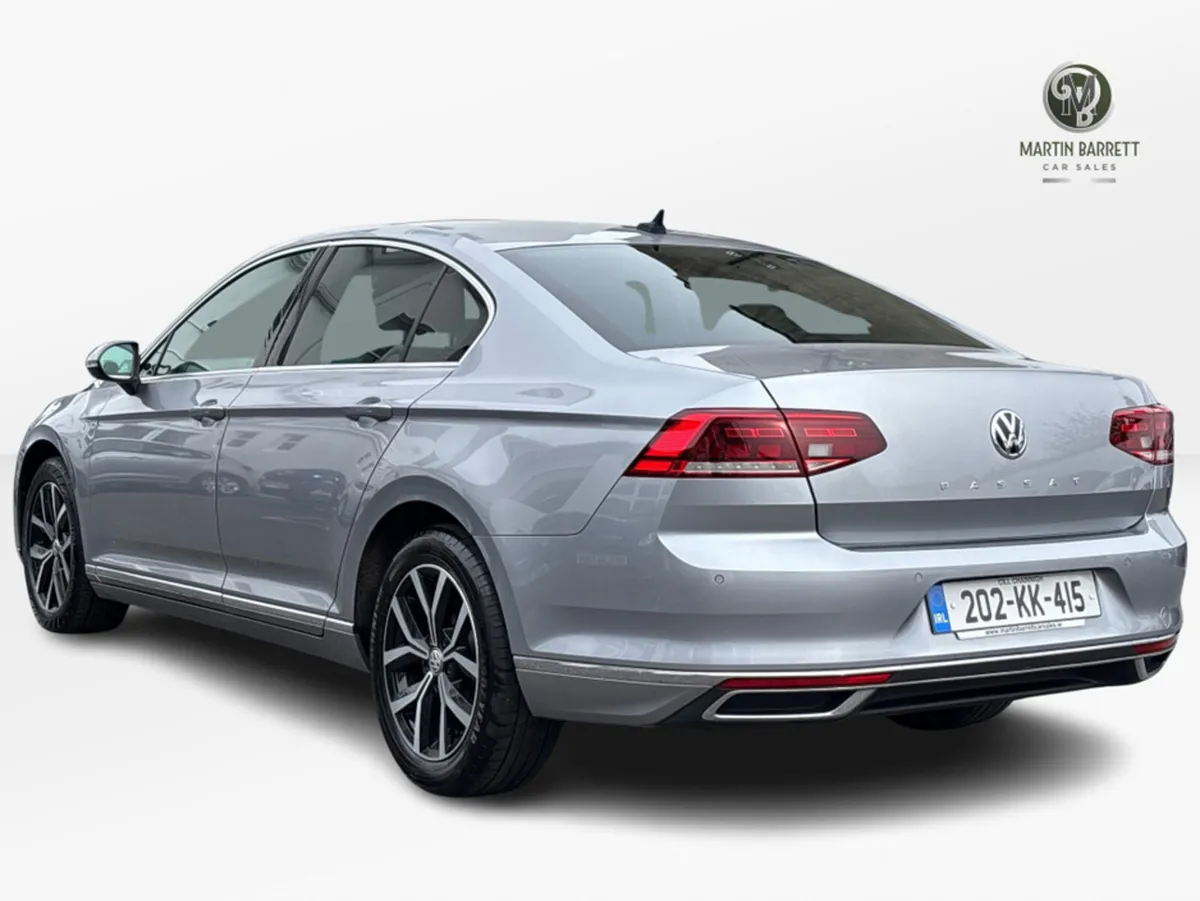 Volkswagen Passat ELEGANCE 2.0 TDI MANUAL 6SPEED F - Image 4