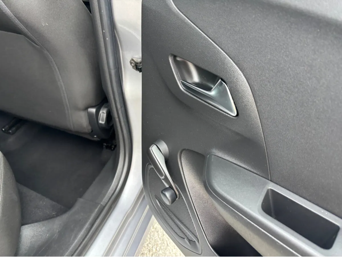 Opel Corsa MY21-S-1.2 75PS-PET-5SP 4DR - Image 2