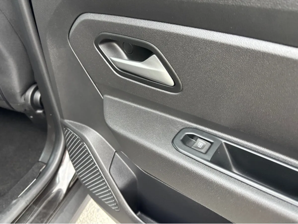 Dacia Duster EXPRESSION TCE 150 EDC Automatic - Image 4