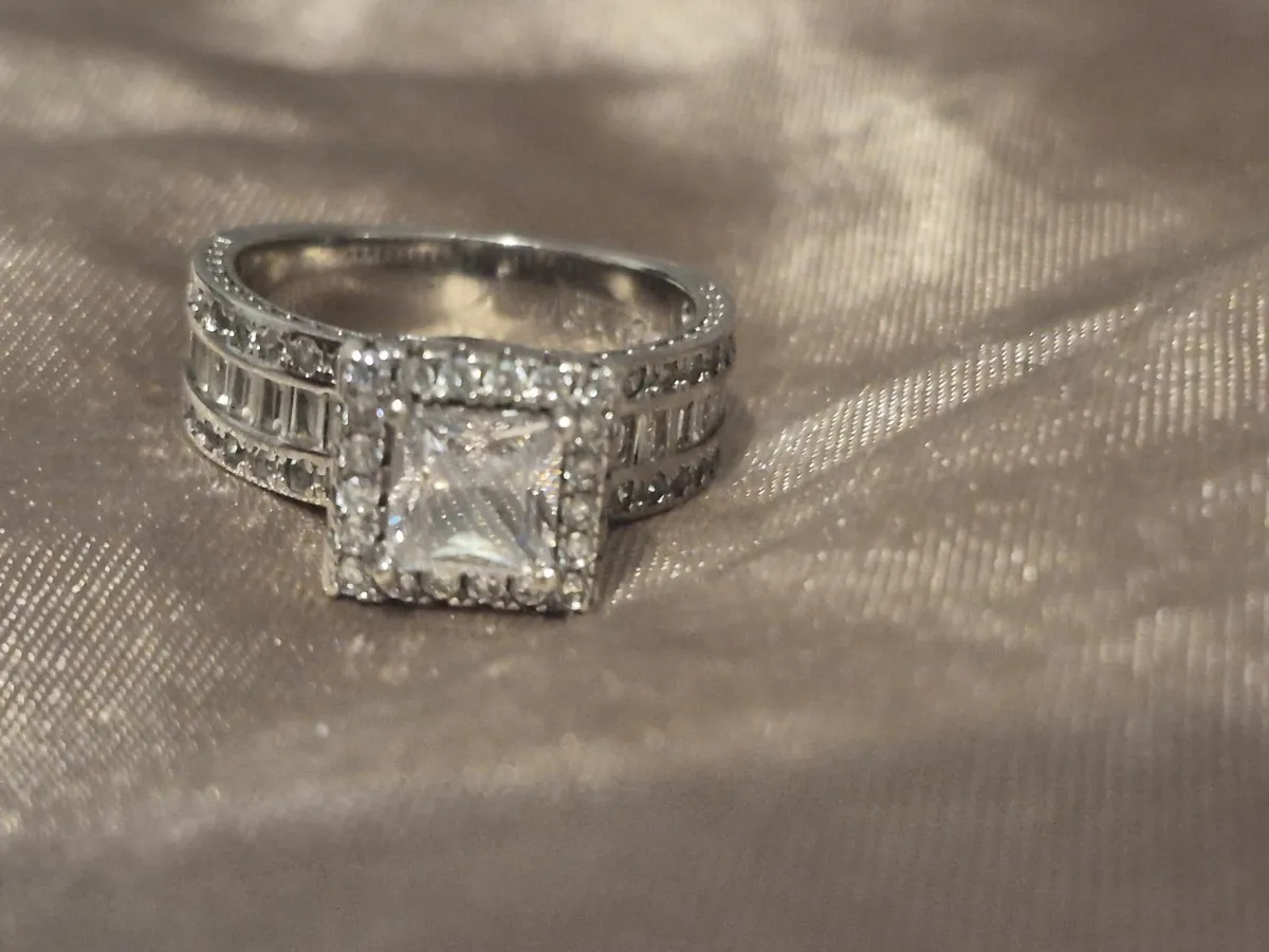 925 moissanite ring size 9 - Image 4