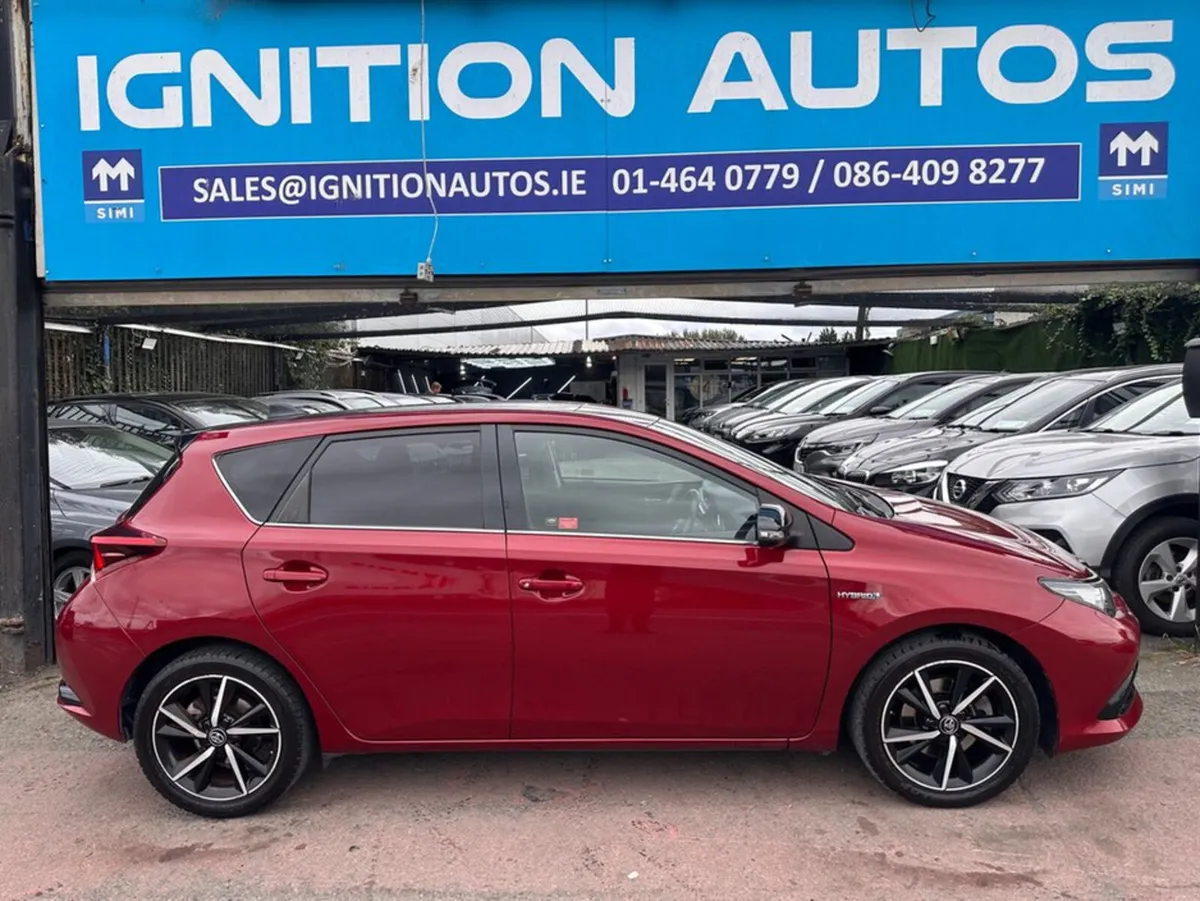 Toyota Auris LUNA SPORT, HYBRID, AUTO , LOW MILEAG - Image 2