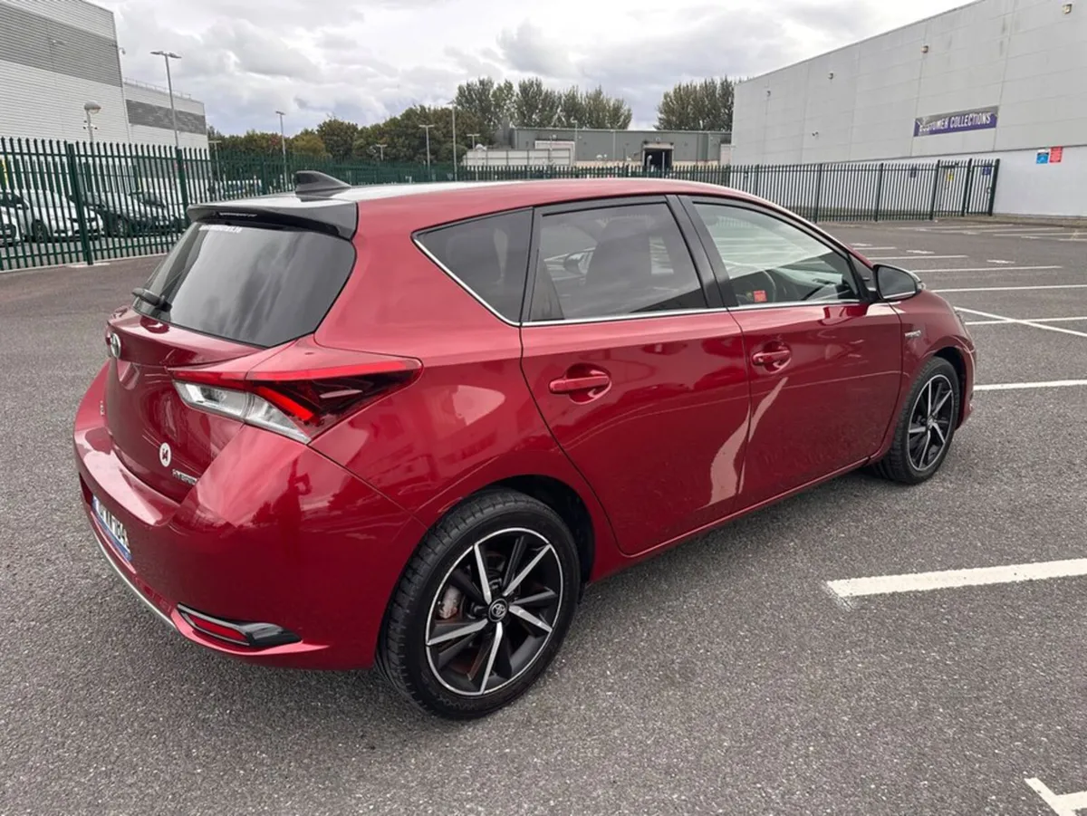 Toyota Auris LUNA SPORT, HYBRID, AUTO , LOW MILEAG - Image 3