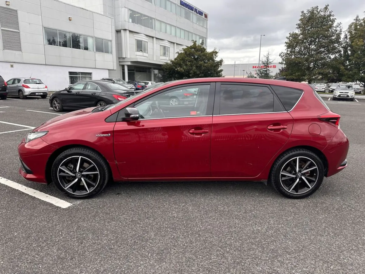Toyota Auris LUNA SPORT, HYBRID, AUTO , LOW MILEAG - Image 4