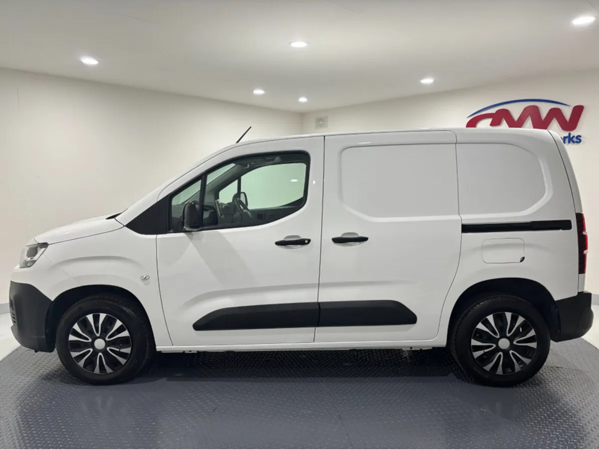 Citroen Berlingo ENTEPRISE PREMIUM**100BHP 6-SPEED - Image 4