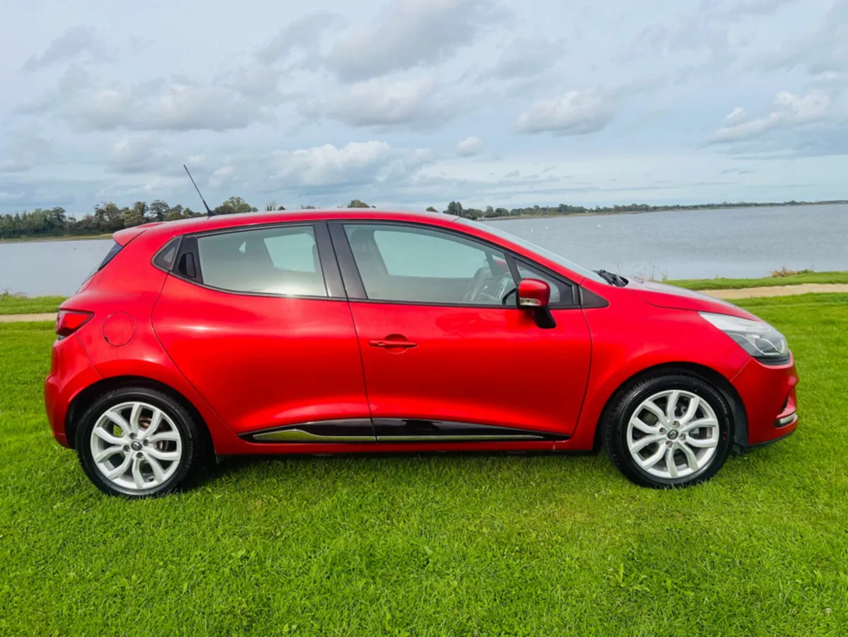 Renault Clio IV DYNAMIQUE NAV 1.2 PETR 4DR - Image 4