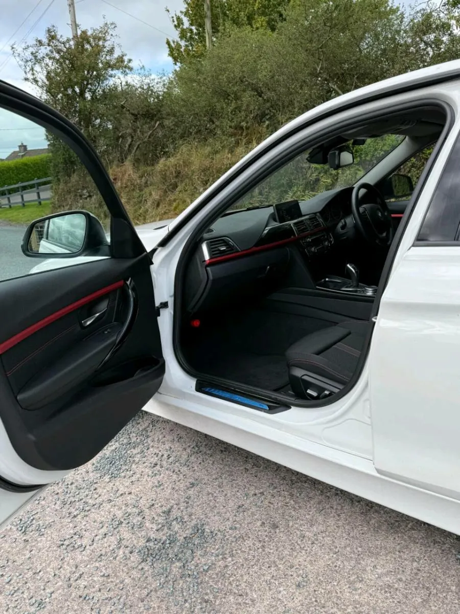 BMW 320D LUXURY AUTOMATIC LOW MILEAAGE - Image 4