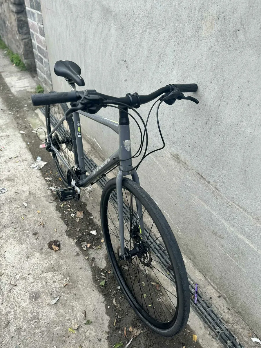 Trek FX hybrid bike - Image 3