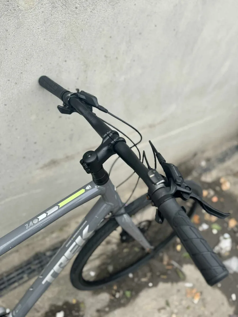 Trek FX hybrid bike - Image 4