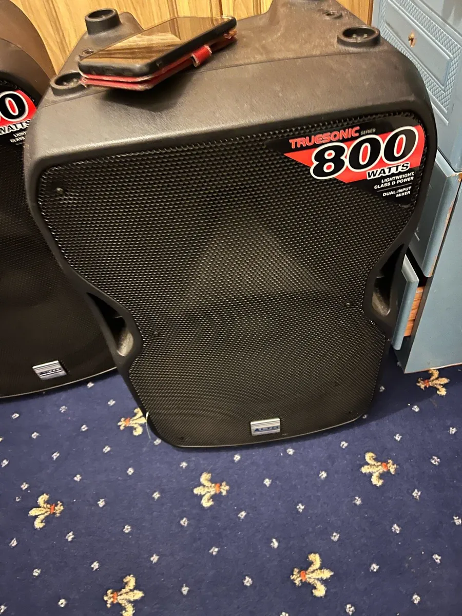 DJ Equipment - Image 1