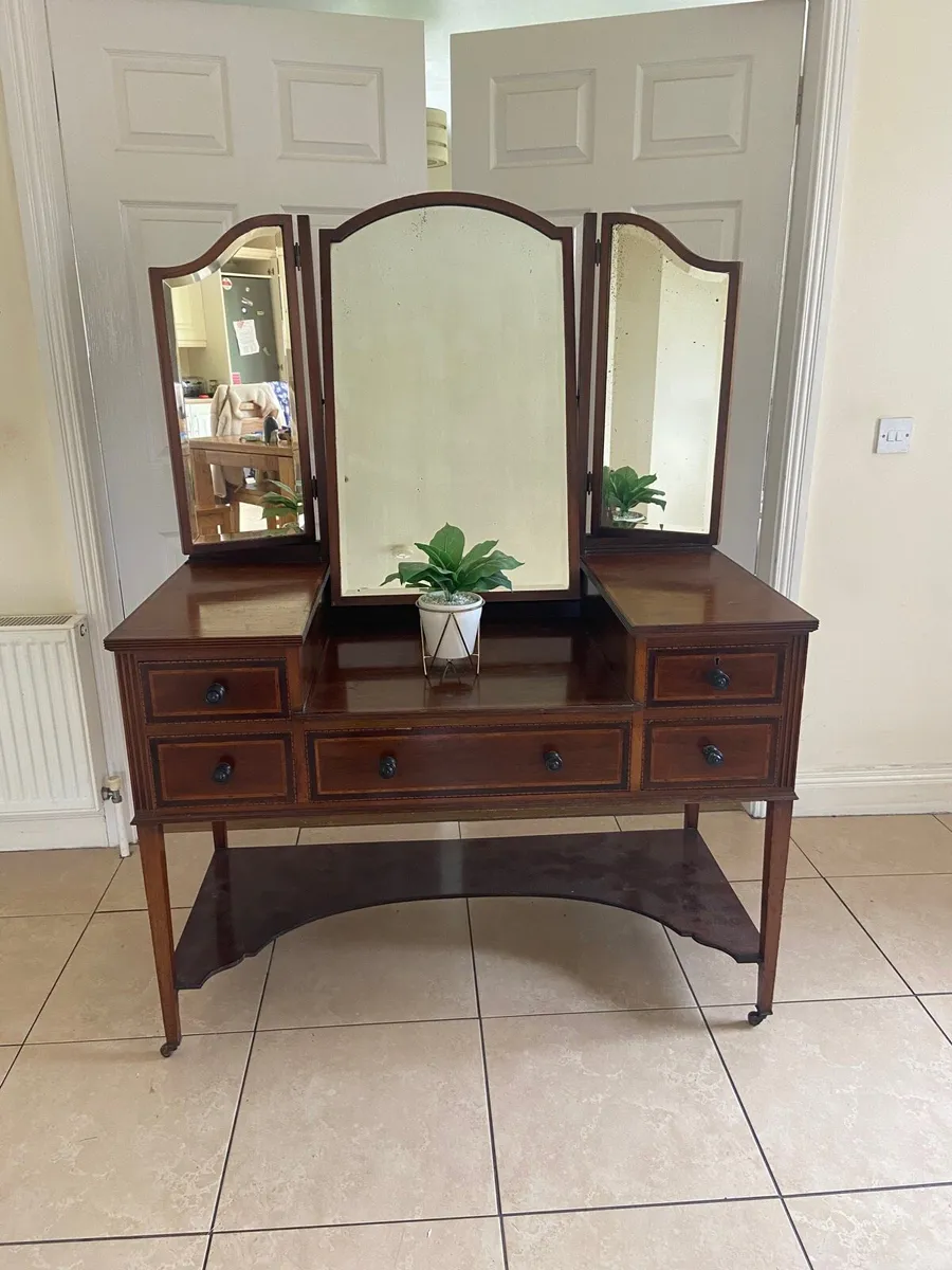 Edwardian Mahogany and Rosewood dresser - Image 2