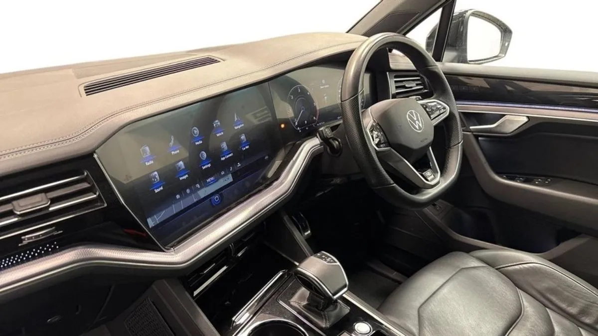 Volkswagen Touareg 3.0 TDI V6 Black Edition SUV 5 - Image 4