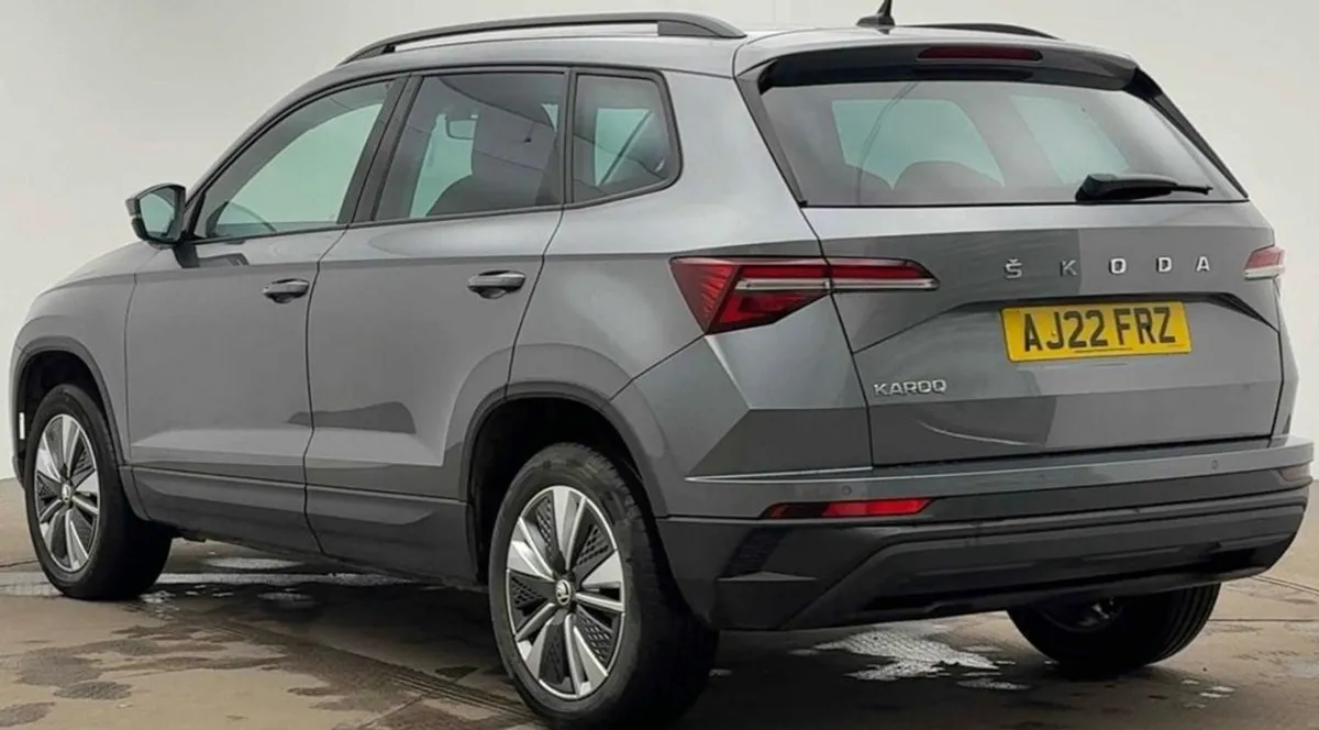 Skoda Karoq 2.0 TDI SE Drive SUV 5dr Diesel DSG E - Image 3