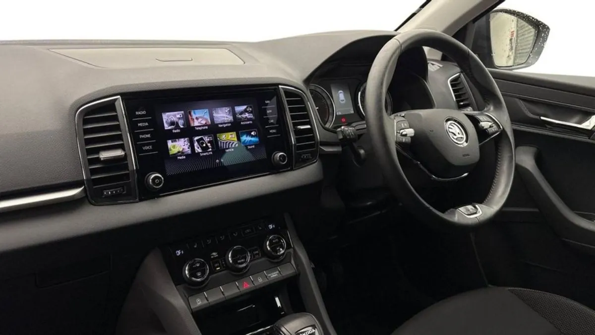 Skoda Karoq 2.0 TDI SE Drive SUV 5dr Diesel DSG E - Image 4