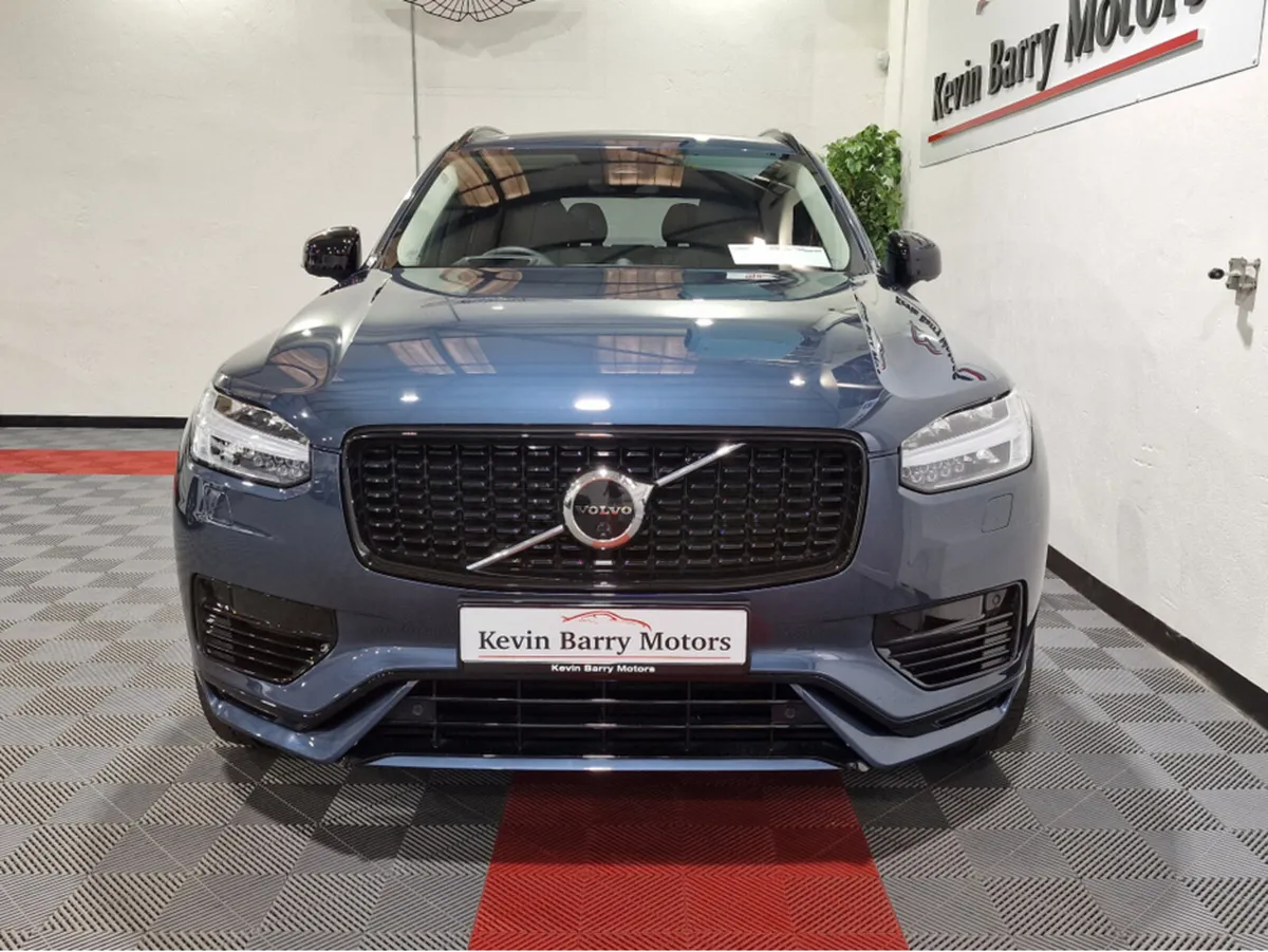 Volvo XC90 T8 ULTIMATE DARK 455BHP AWD AUTOMATIC * - Image 2