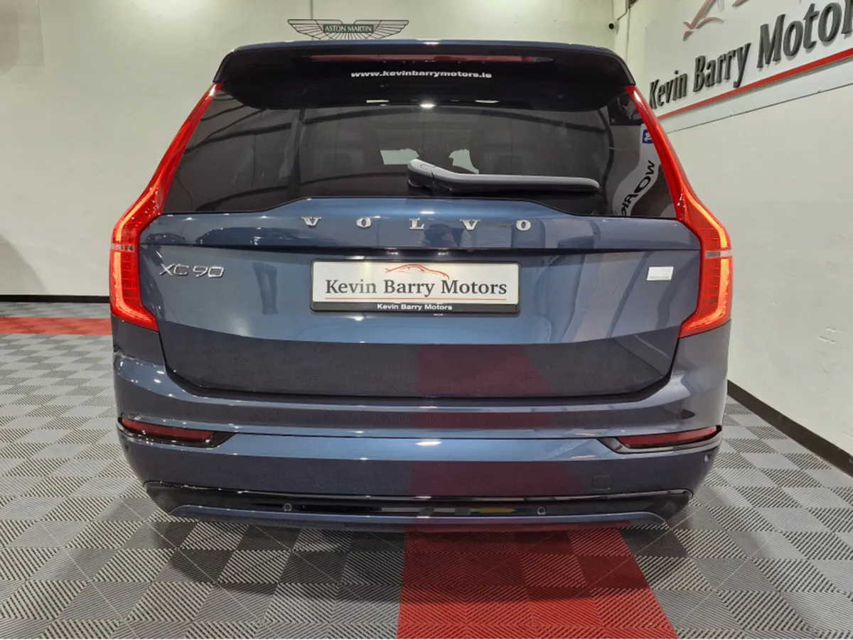 Volvo XC90 T8 ULTIMATE DARK 455BHP AWD AUTOMATIC * - Image 3