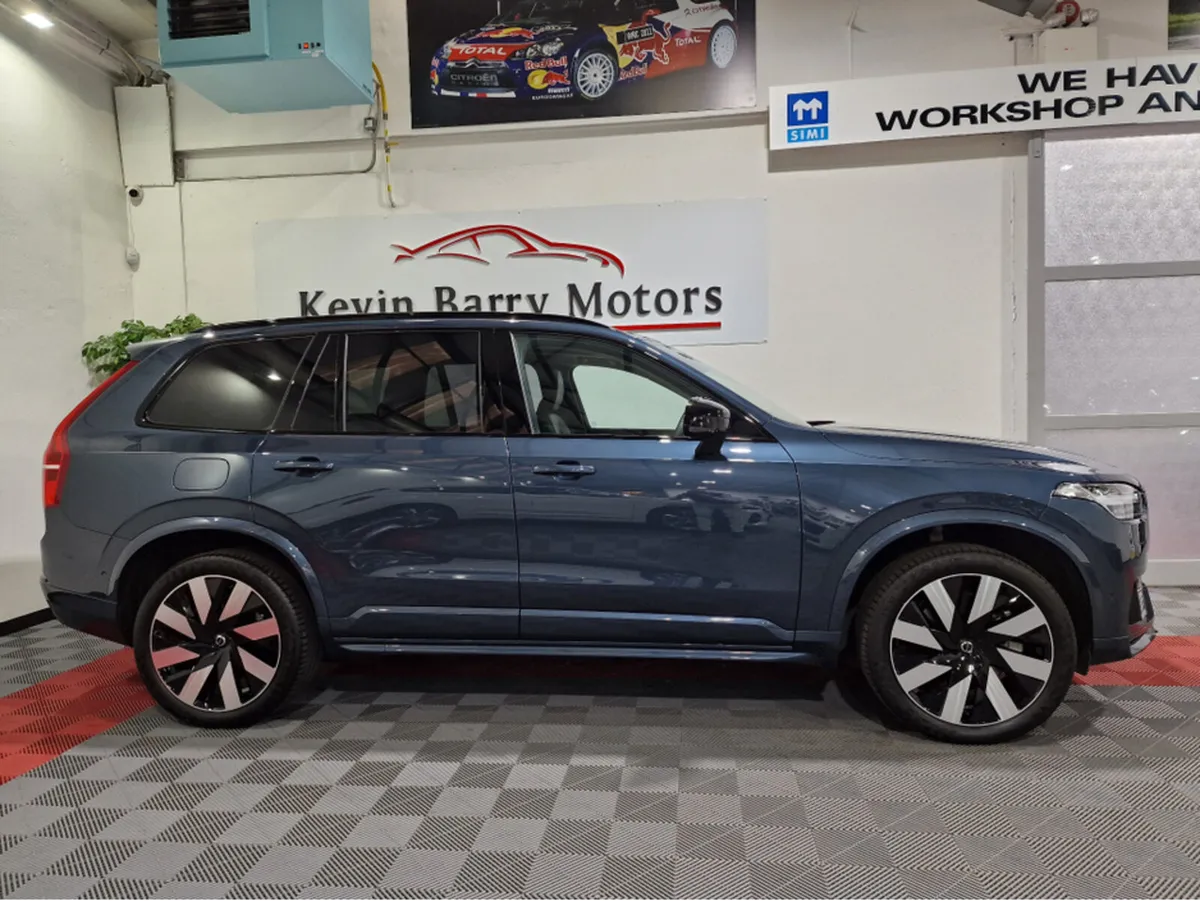 Volvo XC90 T8 ULTIMATE DARK 455BHP AWD AUTOMATIC * - Image 4